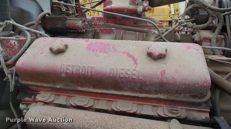 image for item K8103 1972 Kenworth T923 semi truck