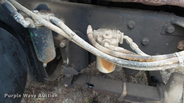 image for item K8103 1972 Kenworth T923 semi truck