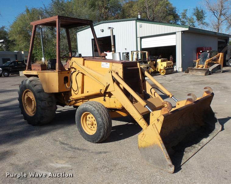 image for item L3572 1983 Case 480D landscape tractor
