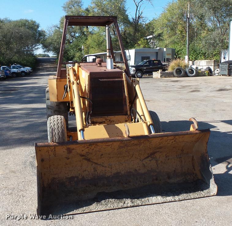 image for item L3572 1983 Case 480D landscape tractor