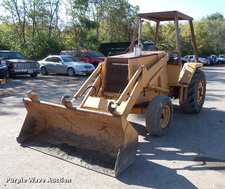 image for item L3572 1983 Case 480D landscape tractor