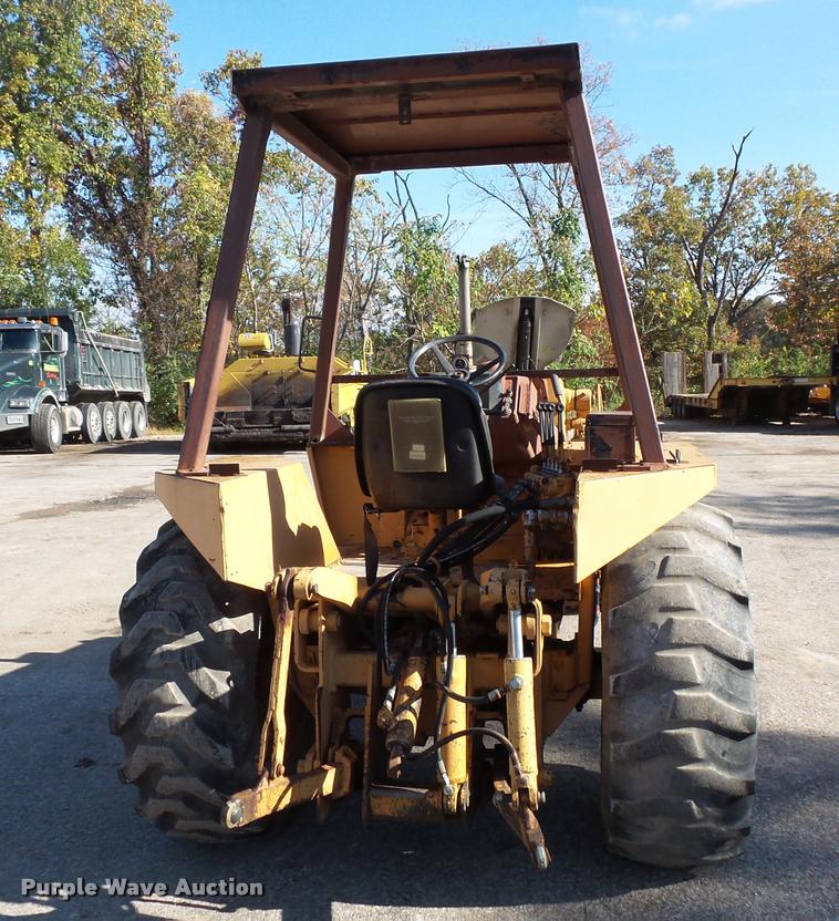 image for item L3572 1983 Case 480D landscape tractor