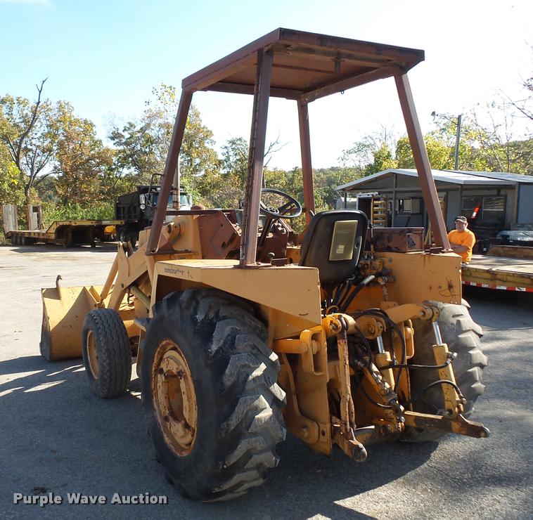 image for item L3572 1983 Case 480D landscape tractor