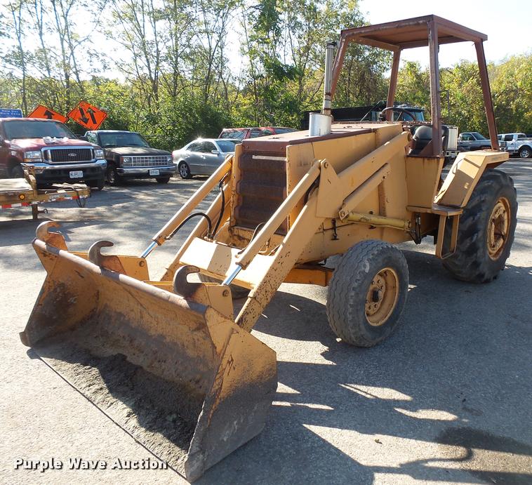 image for item L3572 1983 Case 480D landscape tractor