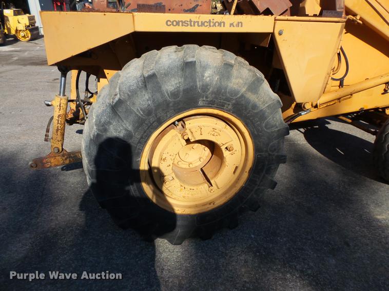 image for item L3572 1983 Case 480D landscape tractor