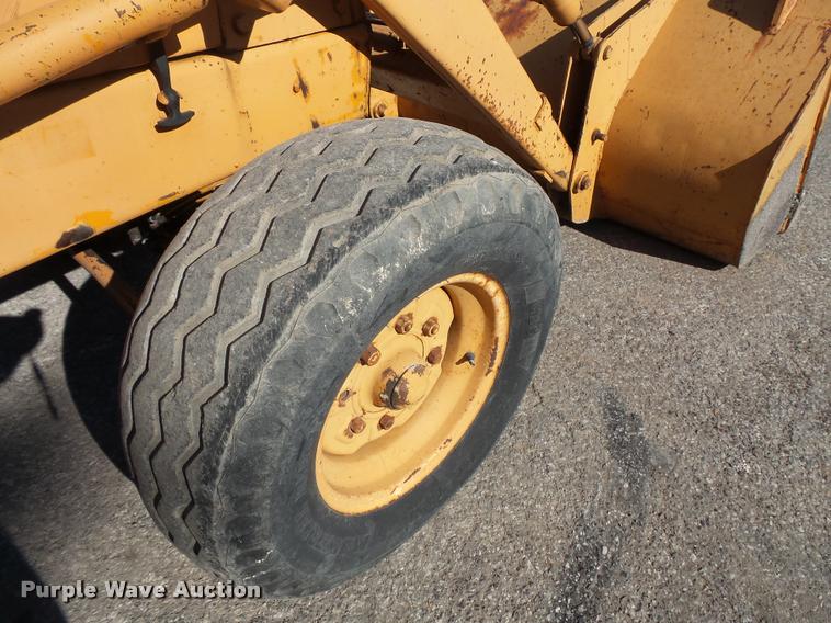 image for item L3572 1983 Case 480D landscape tractor