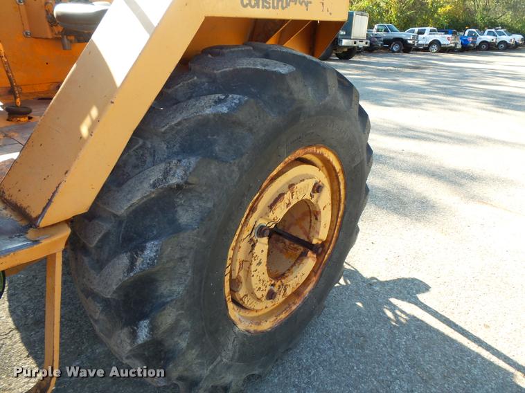 image for item L3572 1983 Case 480D landscape tractor