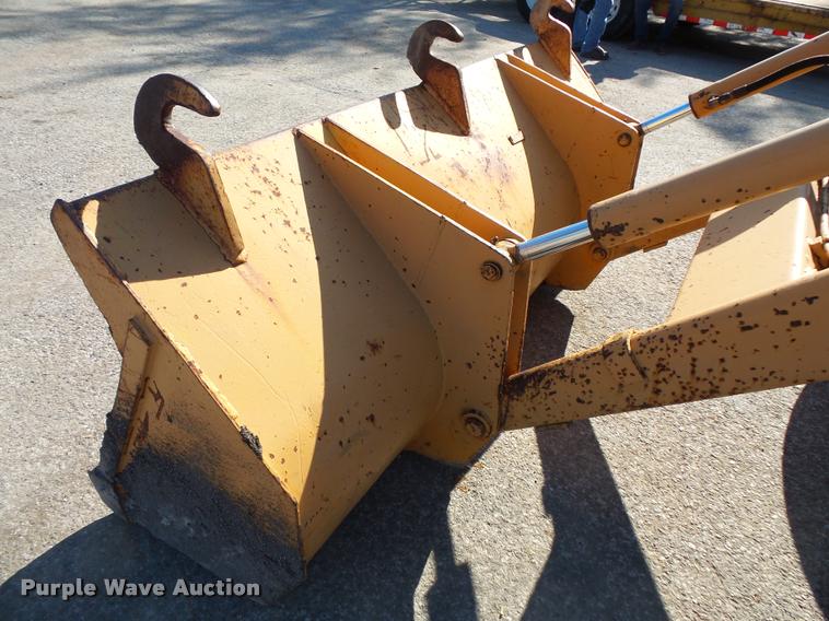 image for item L3572 1983 Case 480D landscape tractor