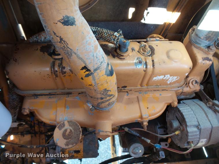 image for item L3572 1983 Case 480D landscape tractor