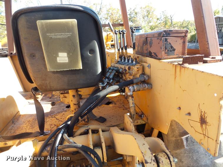 image for item L3572 1983 Case 480D landscape tractor