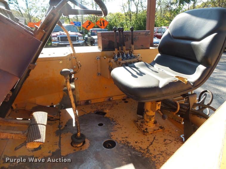 image for item L3572 1983 Case 480D landscape tractor