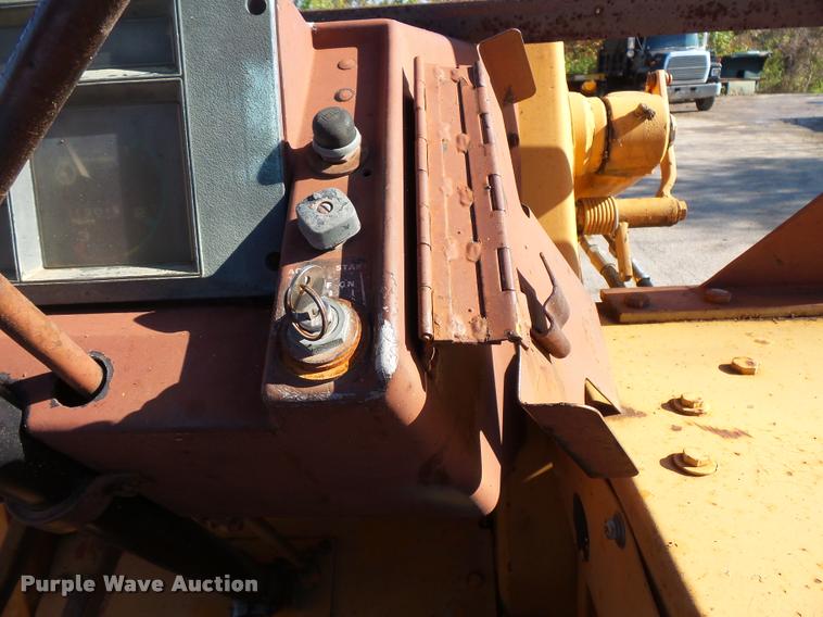 image for item L3572 1983 Case 480D landscape tractor