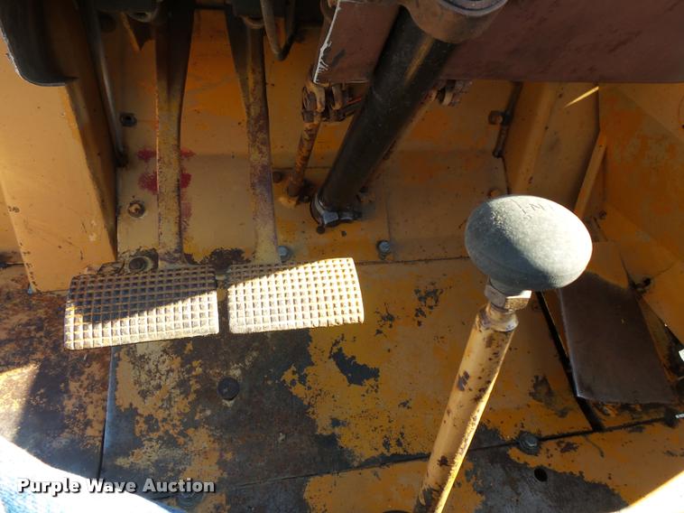 image for item L3572 1983 Case 480D landscape tractor