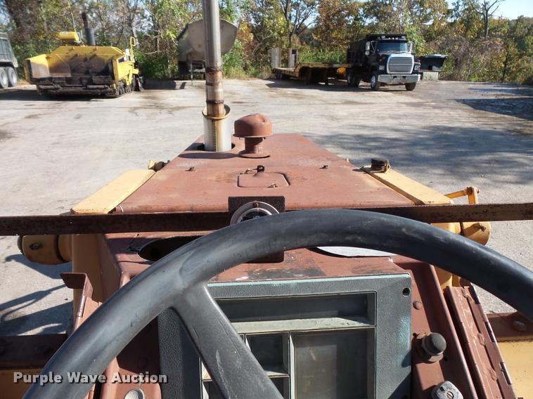 image for item L3572 1983 Case 480D landscape tractor