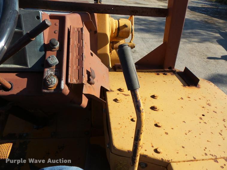 image for item L3572 1983 Case 480D landscape tractor