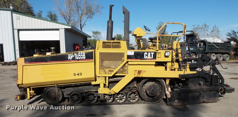 image for item L3574 2001 Caterpillar AP-1055B paver