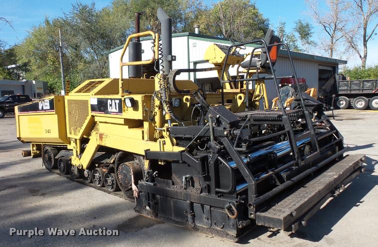 image for item L3574 2001 Caterpillar AP-1055B paver