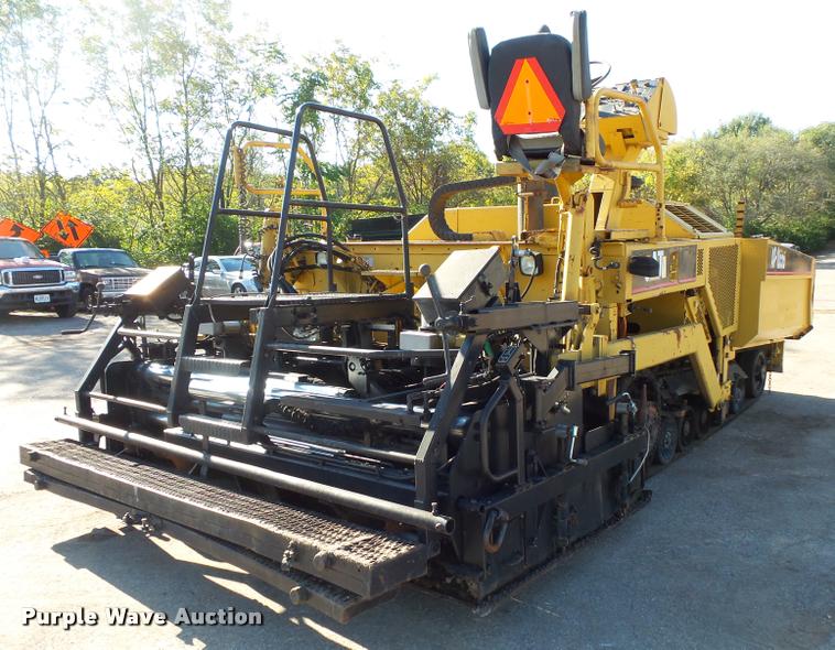 image for item L3574 2001 Caterpillar AP-1055B paver