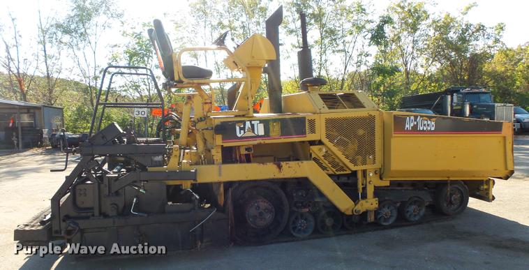 image for item L3574 2001 Caterpillar AP-1055B paver