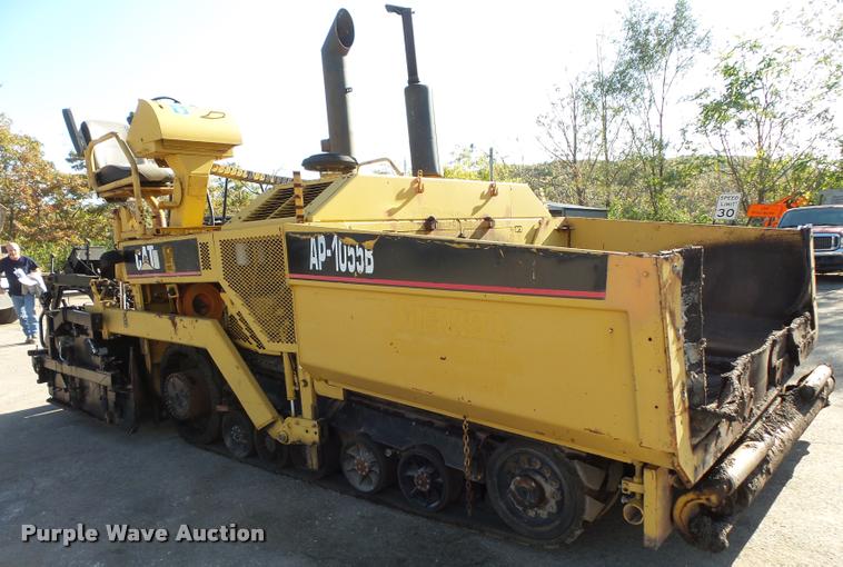 image for item L3574 2001 Caterpillar AP-1055B paver