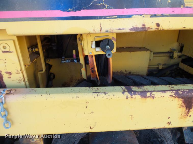 image for item L3574 2001 Caterpillar AP-1055B paver