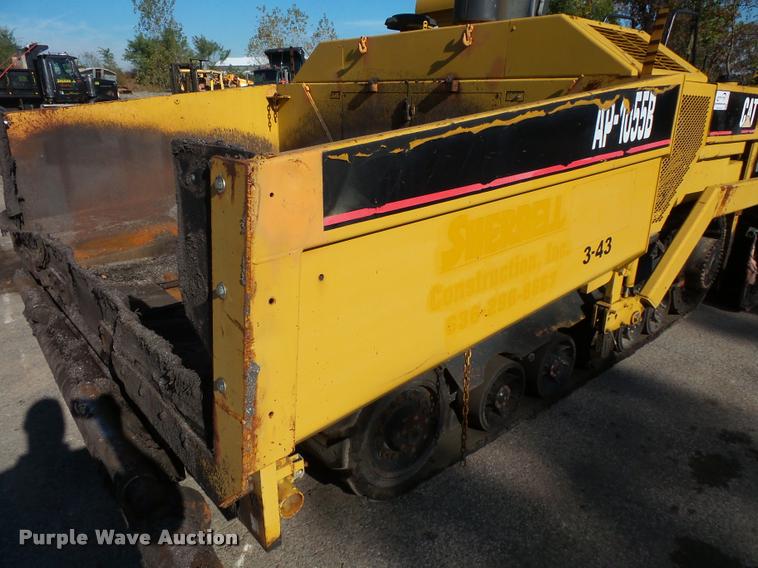 image for item L3574 2001 Caterpillar AP-1055B paver