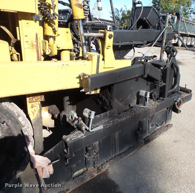 image for item L3574 2001 Caterpillar AP-1055B paver
