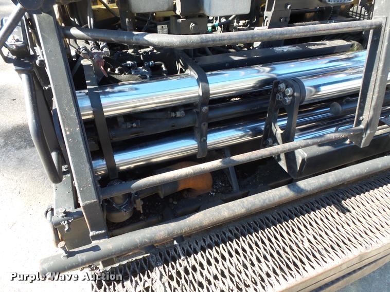 image for item L3574 2001 Caterpillar AP-1055B paver