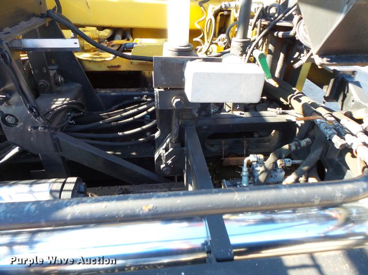 image for item L3574 2001 Caterpillar AP-1055B paver