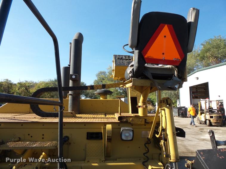 image for item L3574 2001 Caterpillar AP-1055B paver