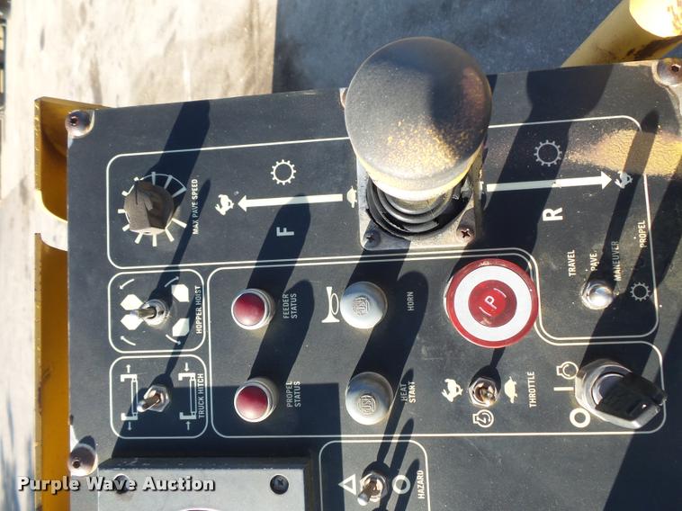 image for item L3574 2001 Caterpillar AP-1055B paver