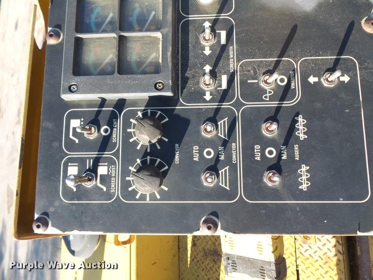 image for item L3574 2001 Caterpillar AP-1055B paver