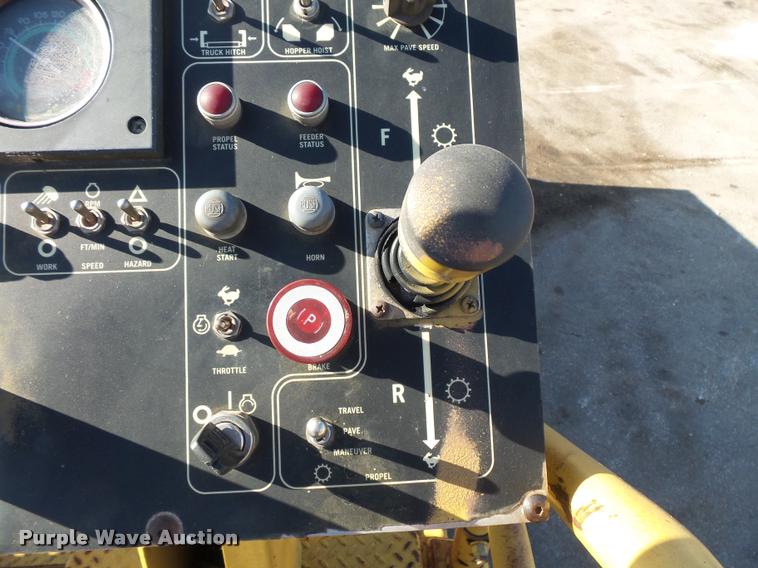 image for item L3574 2001 Caterpillar AP-1055B paver