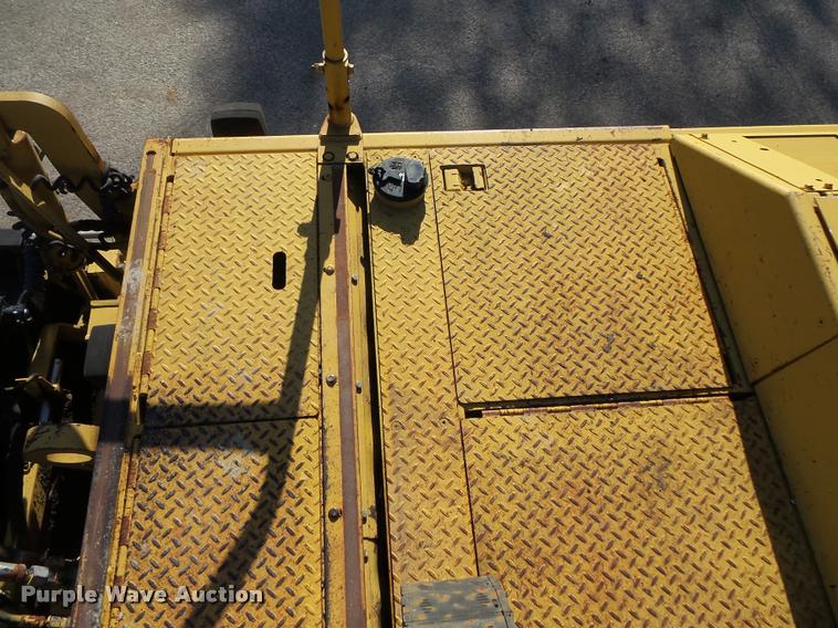 image for item L3574 2001 Caterpillar AP-1055B paver