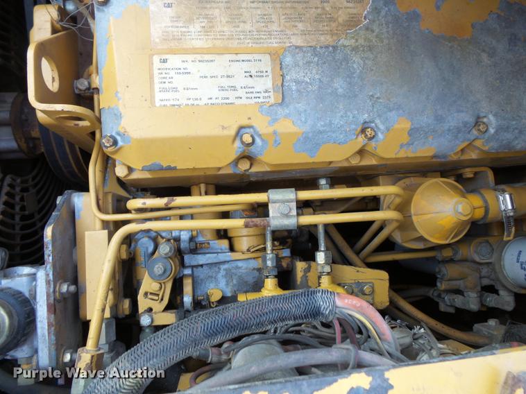 image for item L3574 2001 Caterpillar AP-1055B paver