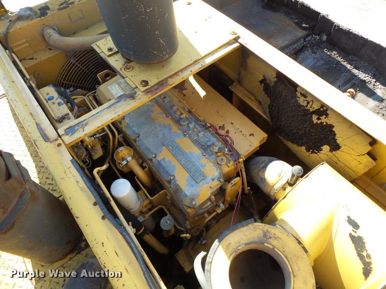 image for item L3574 2001 Caterpillar AP-1055B paver