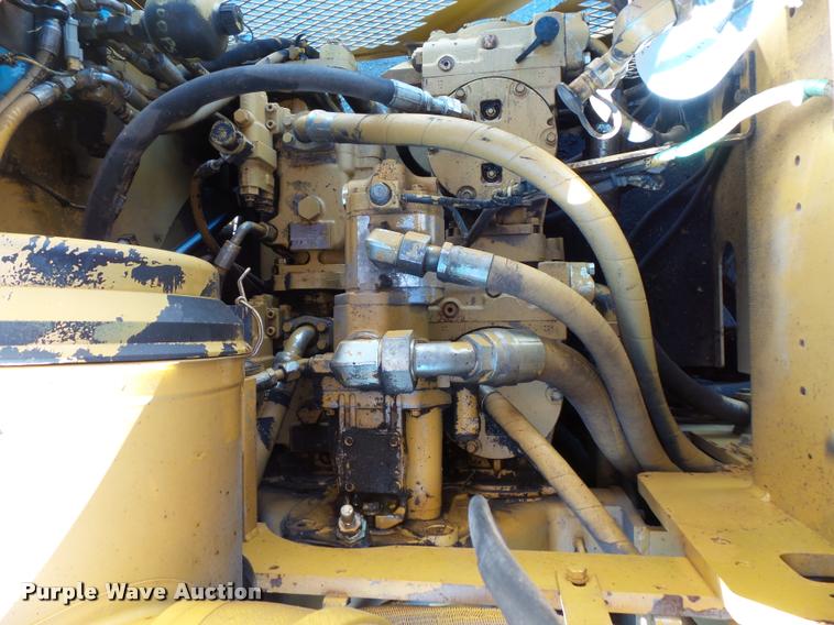 image for item L3574 2001 Caterpillar AP-1055B paver