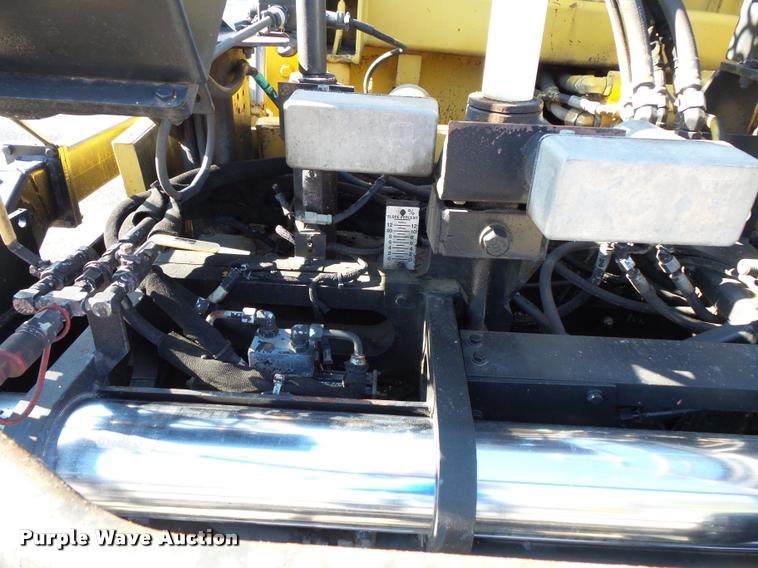 image for item L3574 2001 Caterpillar AP-1055B paver