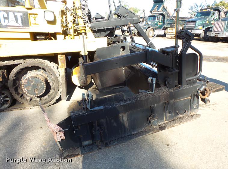 image for item L3574 2001 Caterpillar AP-1055B paver