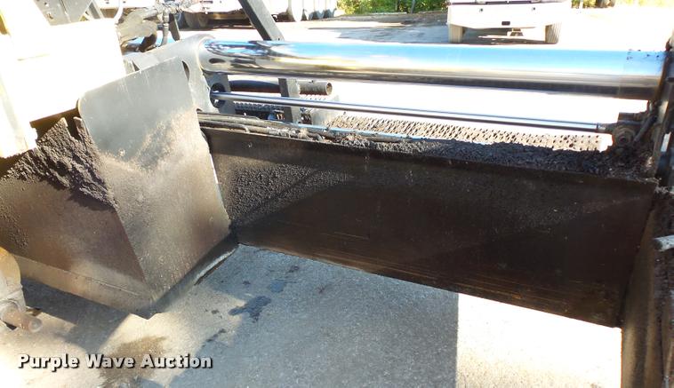 image for item L3574 2001 Caterpillar AP-1055B paver