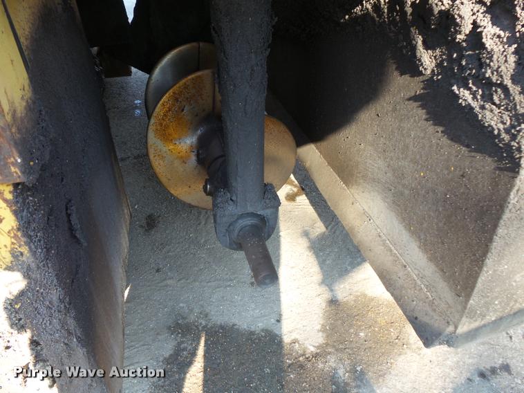 image for item L3574 2001 Caterpillar AP-1055B paver