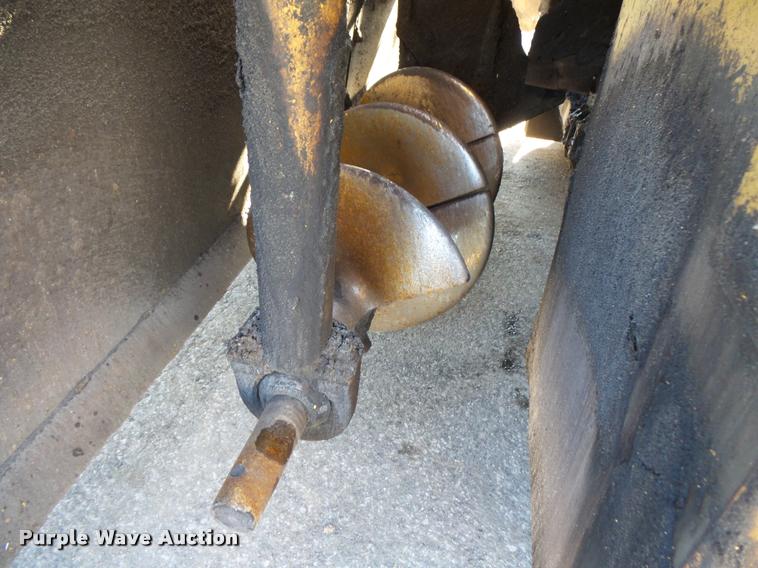 image for item L3574 2001 Caterpillar AP-1055B paver