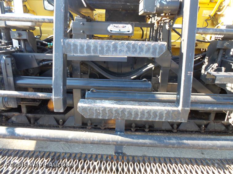 image for item L3574 2001 Caterpillar AP-1055B paver