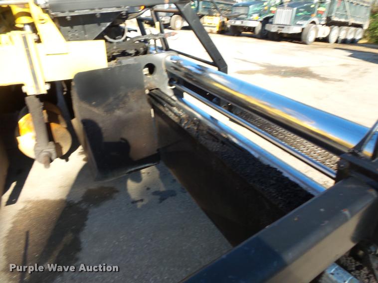 image for item L3574 2001 Caterpillar AP-1055B paver