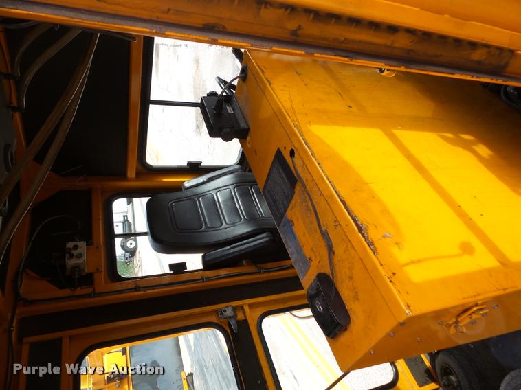 image for item L3579 2003 Sterling Condor paint striper truck