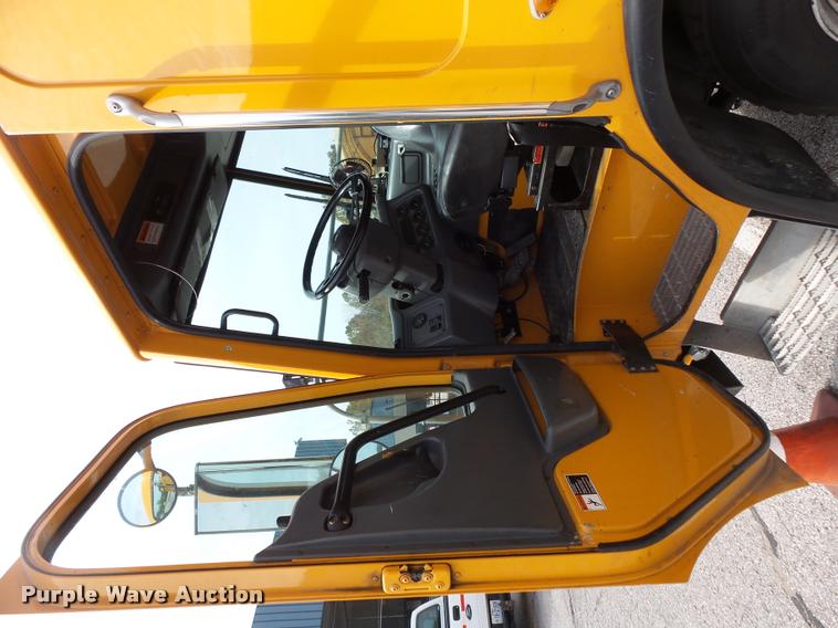 image for item L3579 2003 Sterling Condor paint striper truck