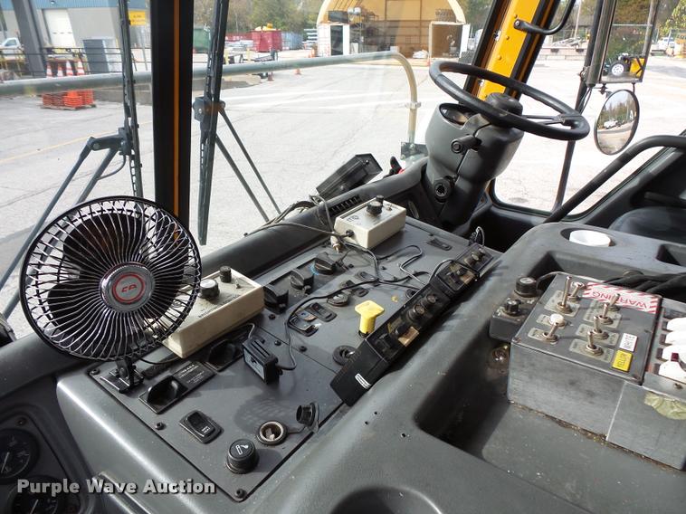 image for item L3579 2003 Sterling Condor paint striper truck