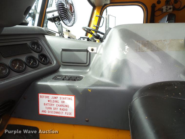 image for item L3579 2003 Sterling Condor paint striper truck