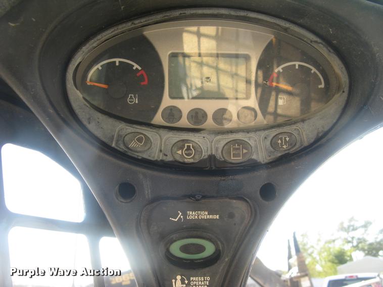 image for item L3909 2014 Bobcat S650 skid steer