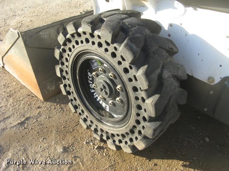 image for item L3909 2014 Bobcat S650 skid steer